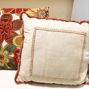 Accent Pillows (set of 2)